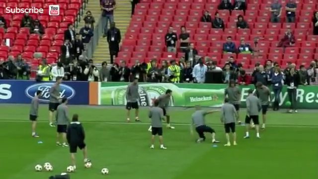 Video: Màn đá ma 1 chạm huyền thoại của các cầu thủ Barca